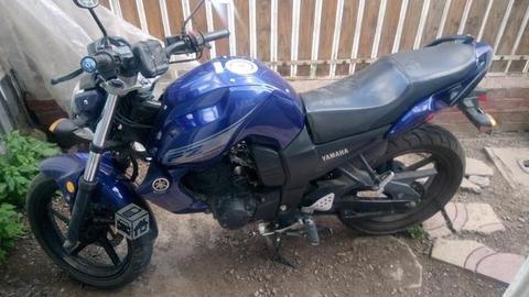 Moto yamaha fz 16