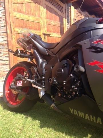 Moto Yamaha YZF R1