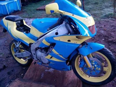 Moto fzr250