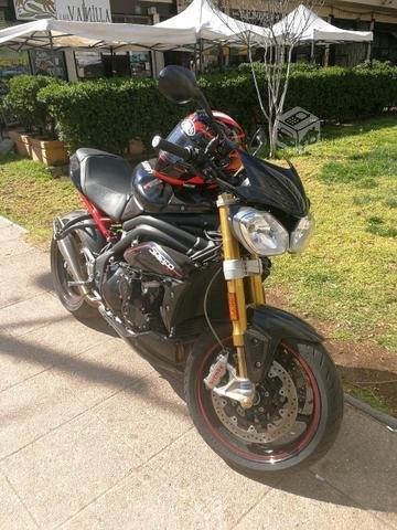 Moto Triumph speed triple R 1050