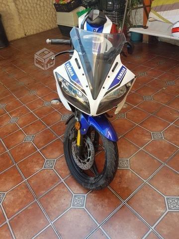 Yamaha r15