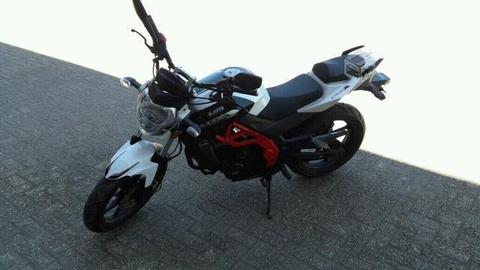 Moto extreet 230 R