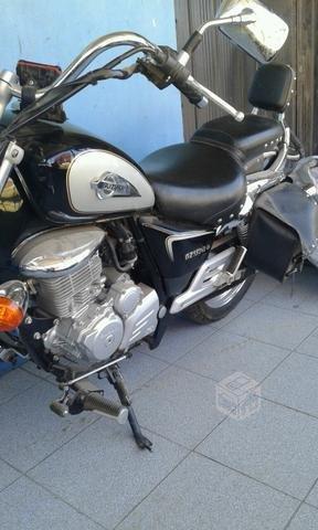 Moto suzuki gz150