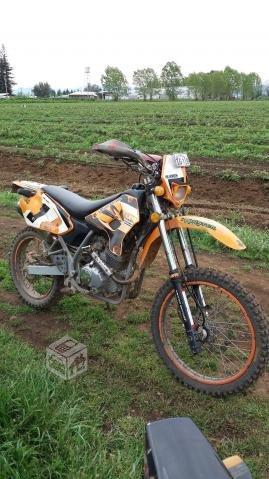 Moto UM 200cc año 2008