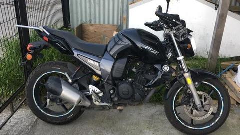 Moto Yamaha fz16