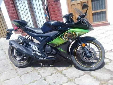 Yamaha R15 YZF SE negro verde 2013 impeque