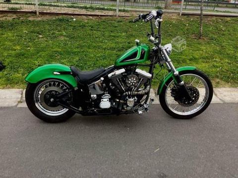 Harley Softail custom clásica carburada