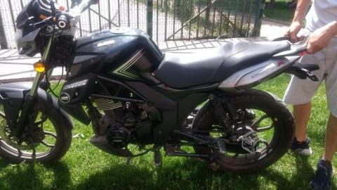 Moto UM xtreet R180 cc