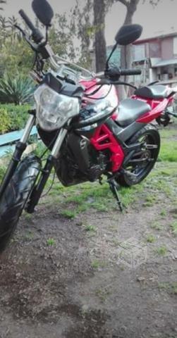 Moto um xtreet 200