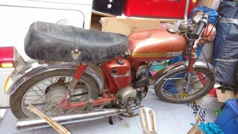 Moto antigua Yamaha
