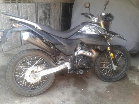 moto enduro UM CC 230