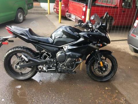 Moto Yamaha XJ6S