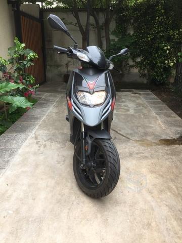 Moto Aprilia SR Motard