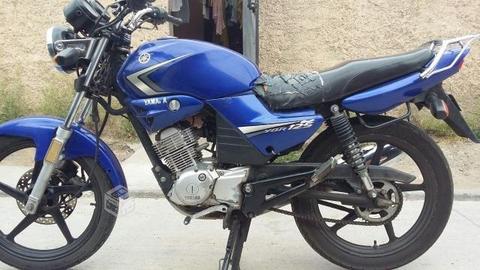 Yamaha 125 azul