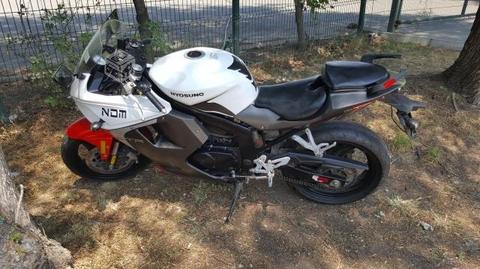 Moto hyosung gtr 250. 2014