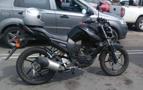 Moto YAMAHA FZ-16