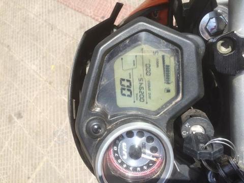 Moto UM xtreet 150R año 2017