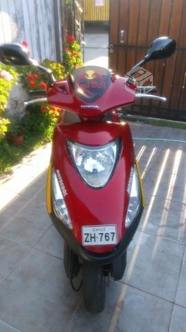 Moto scooter honda elite