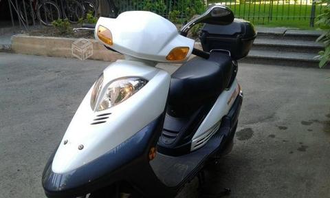 Moto scooter Takasaki