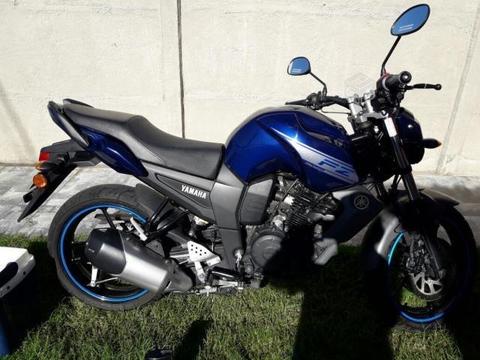 Moto Yamaha FZ + casco + funda