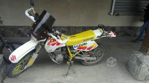 Suzuki dr 250s