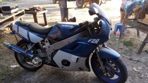 Moto de velocidad yamaha genesis 400cc fzr