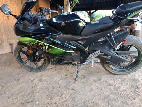 Moto Yamaha YZF R15