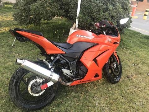 Kawasaki ninja 250 moto