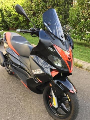 Mega scooter Aprilia sr max 300