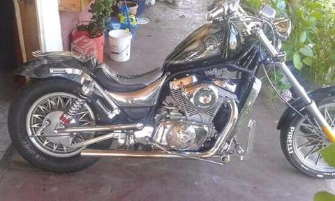 Suzuki intruder 750