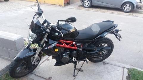 Moto Benelli TNT 300