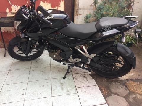 Moto pulsar NS200