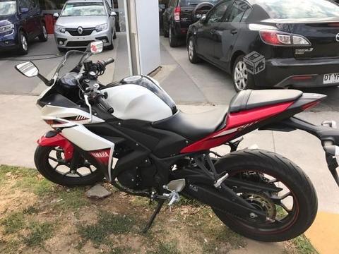 Moto yamaha r3