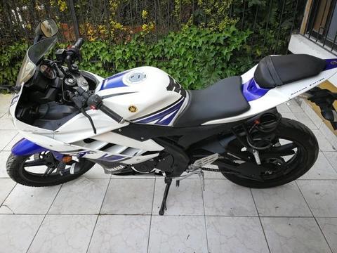 Moto Yamaha R15