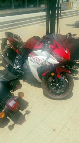Moto Yamaha R3 321 cc + GPS Garmin Zumo 390 LM