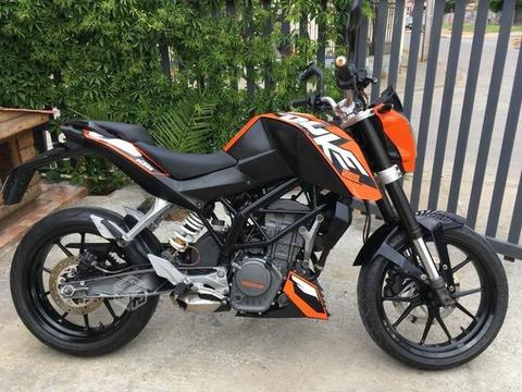 Moto ktm duke 200