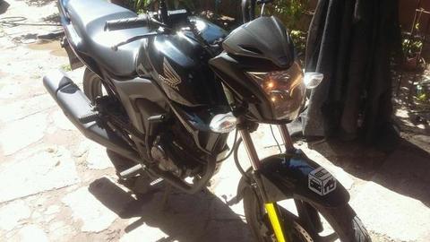 Moto honda invicta 2015