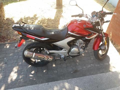 moto Yamaha YBR 250 2014