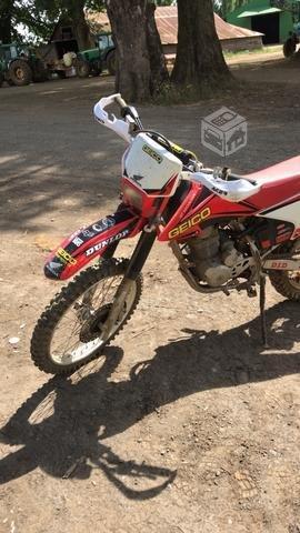 Moto CRF 230