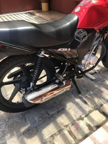 Moto semi nueva