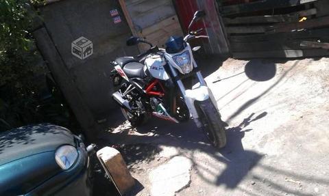 Moto Benelli tnt 25