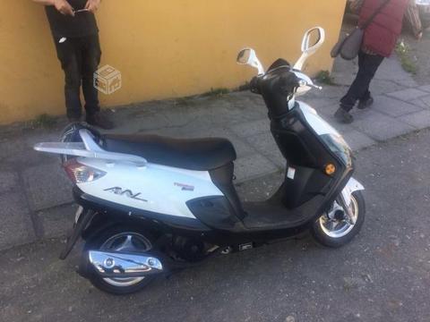 Moto suzuki scooters 125 como nueva