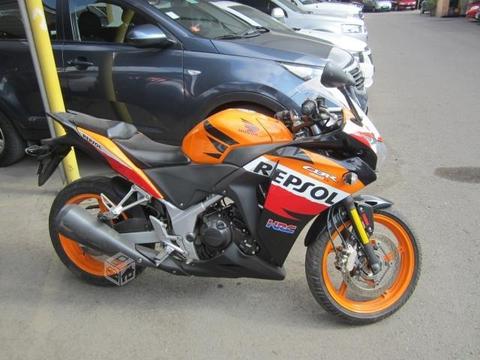 Moto honda cbr 250 repsol año 2015