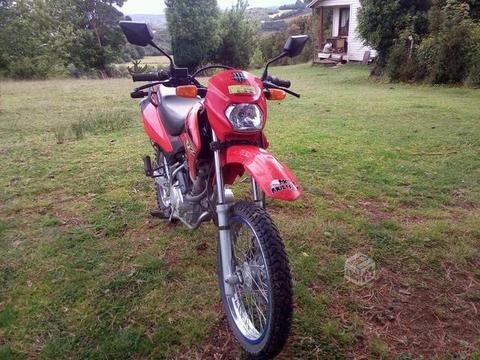 Permuto por auto. honda xr125l