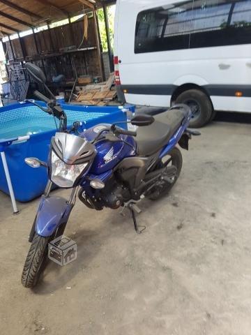 moto Honda Invicta
