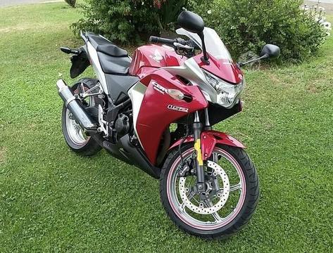 Moto honda cbr250