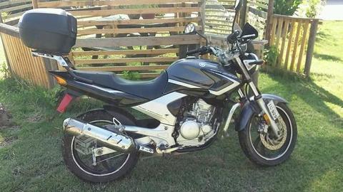 Moto Yamaha YBR250
