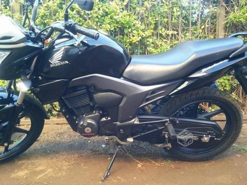 Moto honda cb invicta