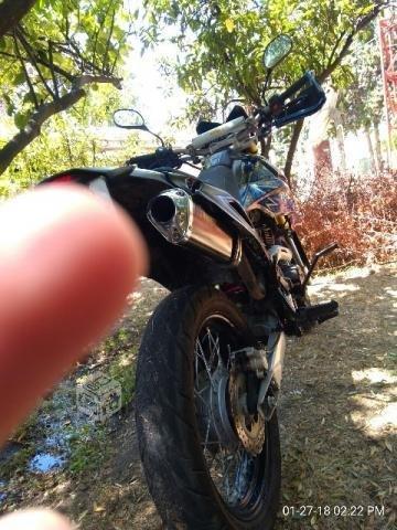 Moto UM DSR 2. 230cc