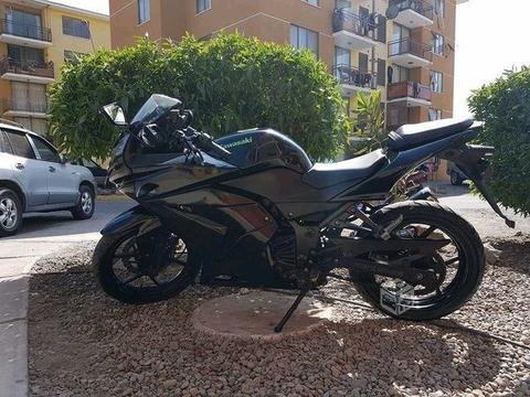 a Kawasaki ninja 250r año 2010